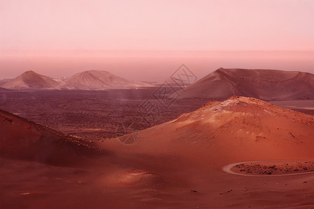 沙尘暴期间的山脉和丘陵火星红色星球模仿火图片