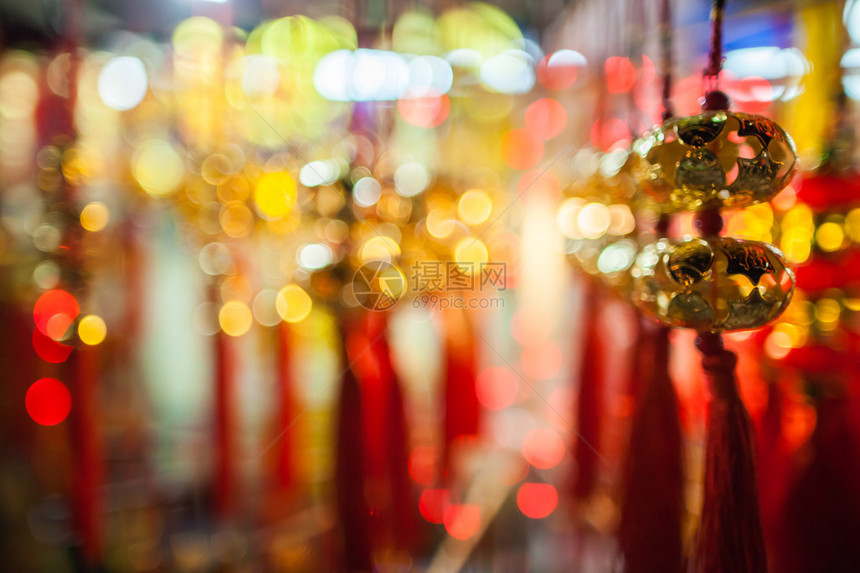 红色和金色的新年装饰散图片