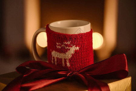 目前和节日编织的杯子有鹿图片