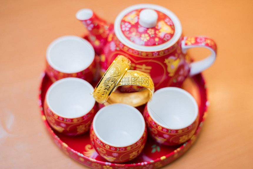 中华婚礼茶仪式中使用的图片