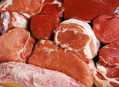 选择各种切肉和部分新鲜苏食菜生未煮熟的红肉图片