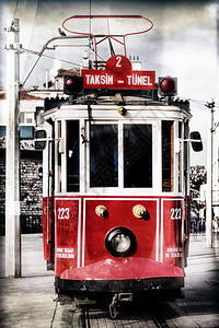 土耳其伊斯坦布尔Taksim广场的Vinadge风格红色电车图片