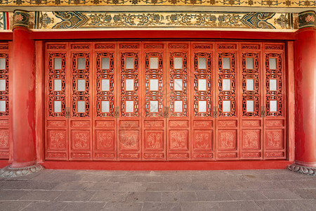 红色木门或大门古代建筑花园图片