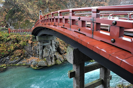 Shinkyo一座神圣的桥是一条红漆横跨达亚河的大拱门图片
