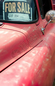 出售旧红车背景图片