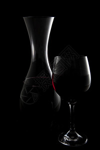 红酒和葡萄酒杯的外衣黑图片