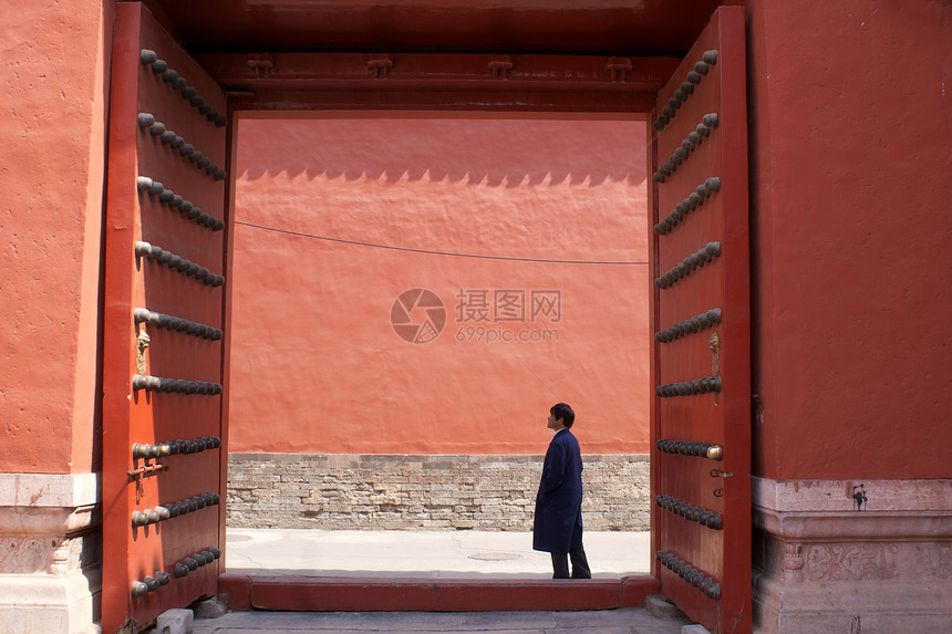 一个人在北京的紫禁城里等图片