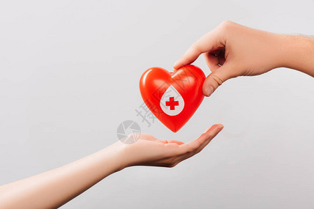红心与献血概念隔离在白色的献血概念图片