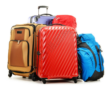 帆布背包行李包括大型手提箱和在白色背景