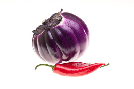 食品配料蔬菜圆形茄子和辣椒孤立图片