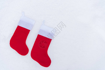 红色圣诞袜子在白色上图片