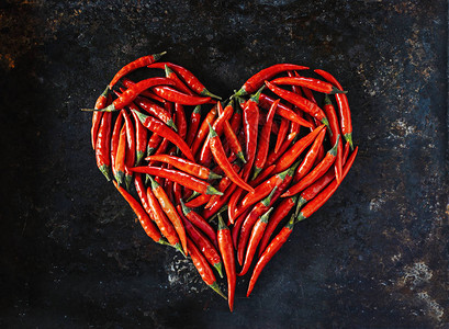 红辣椒心形的红辣椒今天情人节在旧图片