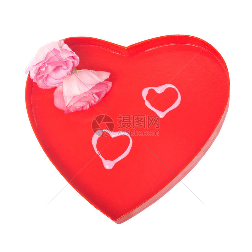 两朵口红画的心和两朵粉红色的花图片