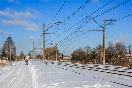 俄罗斯冬季铁路雪铁轨图片