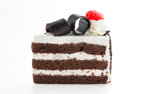 孤立在白色背景上的黑森林蛋糕图片