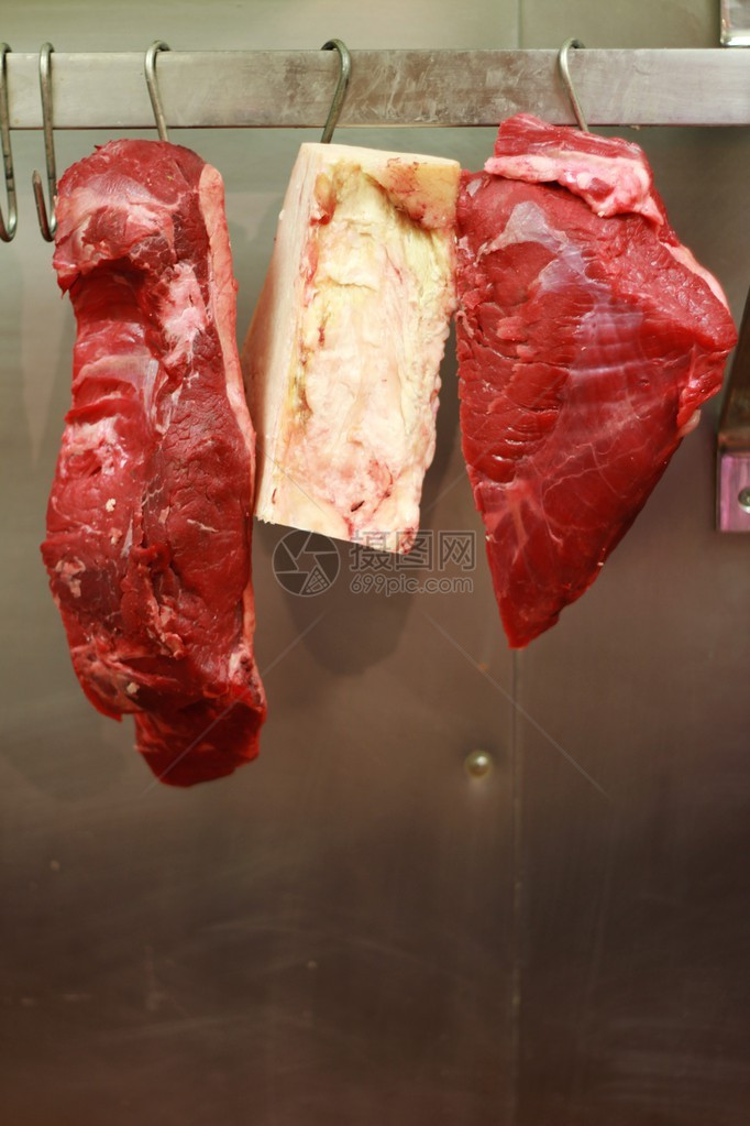 肉挂在屠夫图片