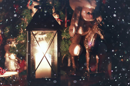 黑暗的蜡烛节日雪仙子背景图片