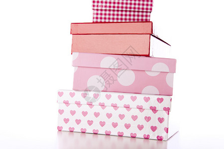 装饰盒用红色和粉红色调子配图片