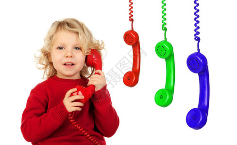 有趣的小孩通过电话和多彩手机聊天图片