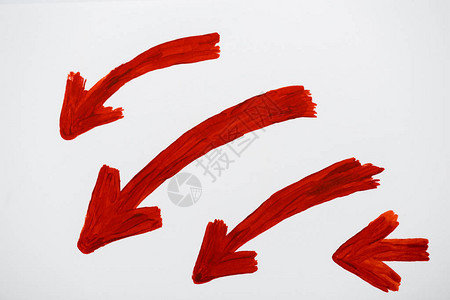 白色的红色和绘制的方向箭头图片