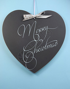 圣诞快乐的贺词在心形黑板上写着图片