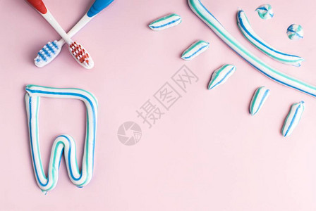 用牙刷和牙膏清洁牙齿的概念背景图片