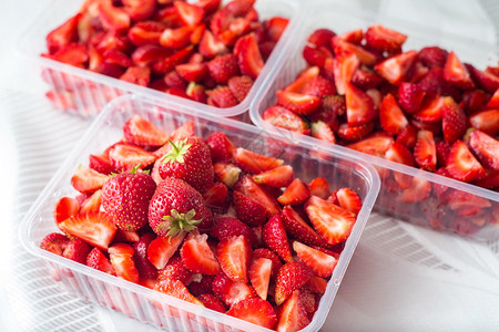 塑料盒装的草莓图片