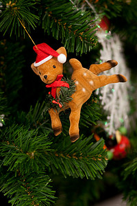 树上的驯鹿圣诞装饰品图片