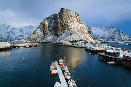 冬季日出期间挪威洛福滕群岛哈姆诺伊渔村H图片
