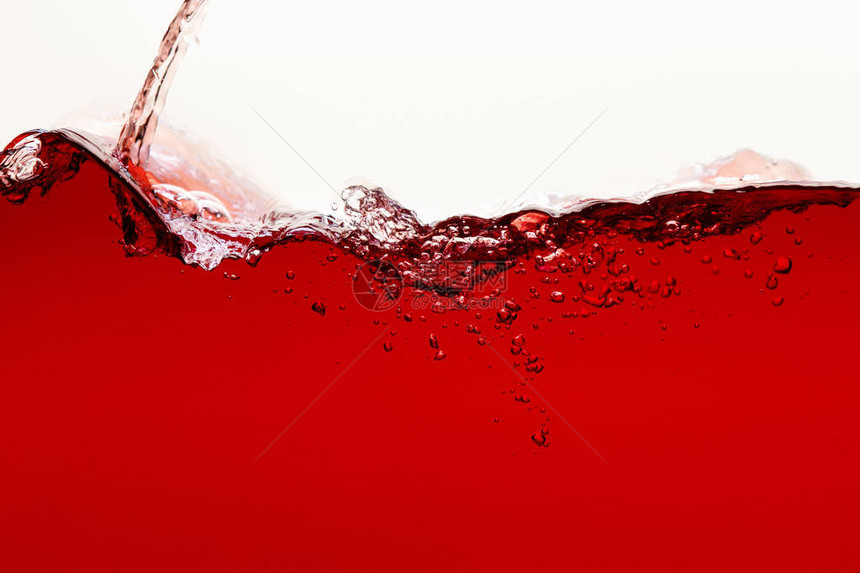 红色流动的明亮液体在白色上隔图片