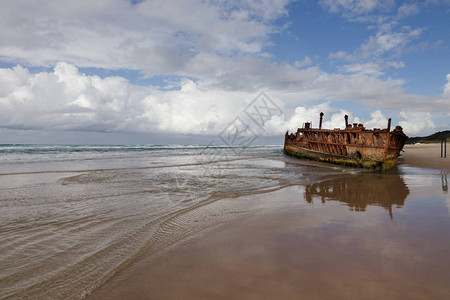 弗雷泽岛上的Maheno沉船图片