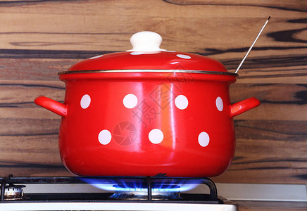 燃气灶上的厨房锅图片