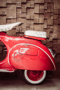 红色旧式摩托车图片