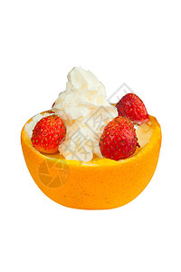 白色背景上带有水果和浆果的美味自制甜点图片