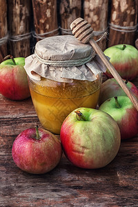 从收割成熟的苹果和蜂蜜到教堂庆祝苹果节日图片