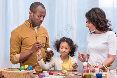 African美国父母和女儿在图片