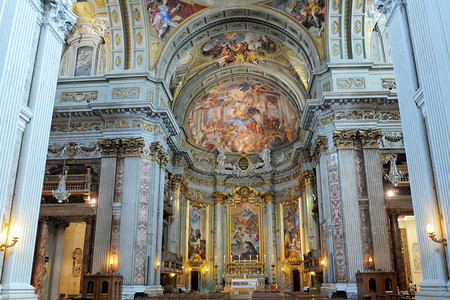 意大利罗马乔瓦尼巴蒂斯塔高利GiovanniBattistaGaulli的Gesu教堂天花板上的名画Chiesadel背景