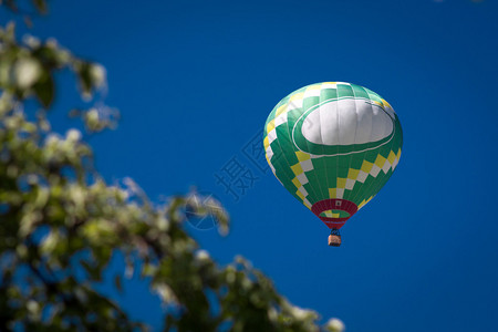绿色气球离子蓝天图片