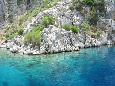 爱琴海水景与悬崖山景图片