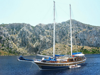 在爱琴海的游艇图片