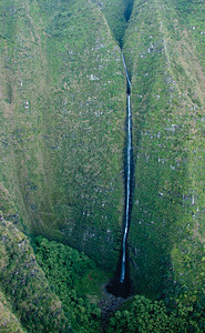 瀑布从Kauai的WiaalealealeM图片