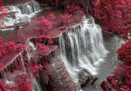 MaeKhamin瀑布美丽的瀑布在泰国的Kancha图片