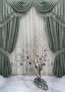 古典风格的窗帘和墙壁装饰优雅图片