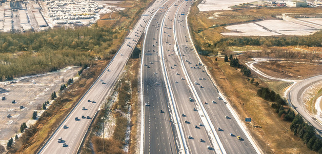 多车道高速公路高速图片