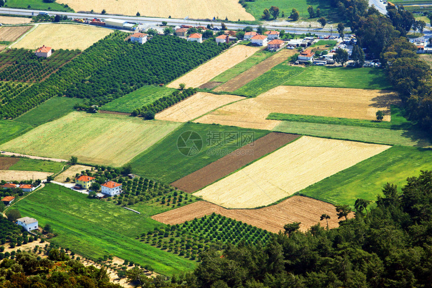 土耳其农田的空中巡图片