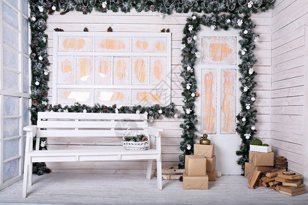装饰门廊圣诞节装饰品以白色背景图片