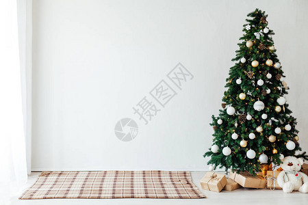 圣诞树与礼物装饰室内新年图片
