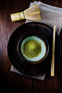 青茶和日本铁丝串由竹子制成图片