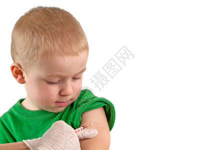 给儿童接种疫苗的医图片