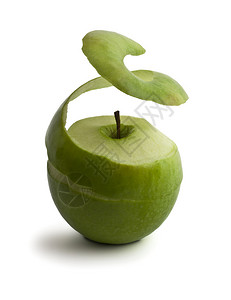 绿色去皮的苹果皮悬浮显示果肉高清图片